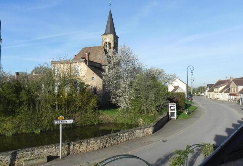 客栈  Auberge Saint Aubin