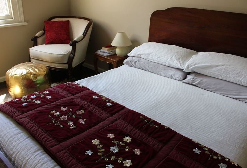 פונדק The National Park  & Pub