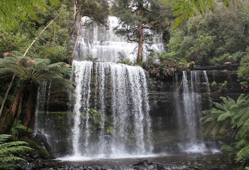 פונדק The National Park  & Pub
