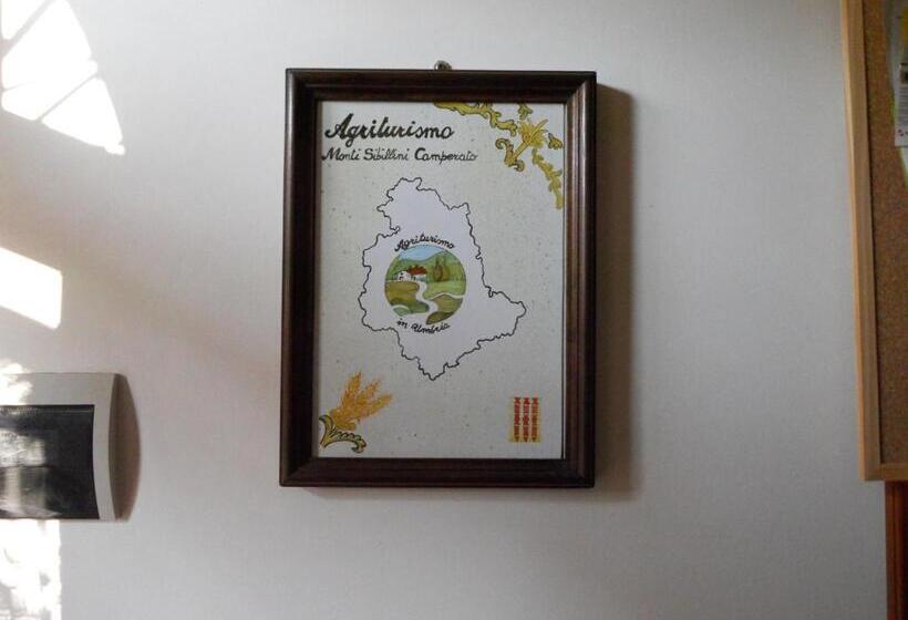 교외 호텔 Agriturismo Monti Sibillini Camperato