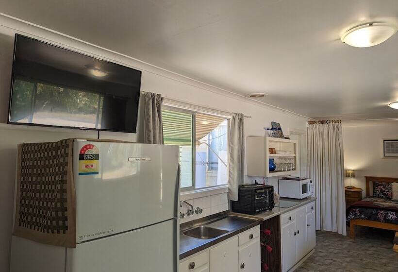 Kingscote Tourist Park And Family Units