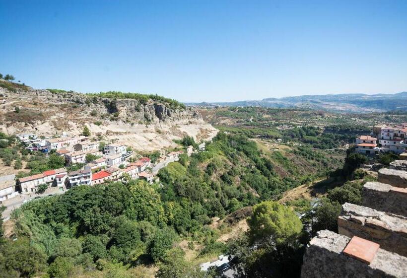 펜션 Castello Di Caccuri Suites