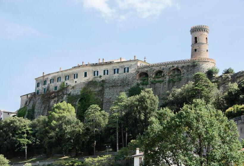 پانسیون Castello Di Caccuri Suites