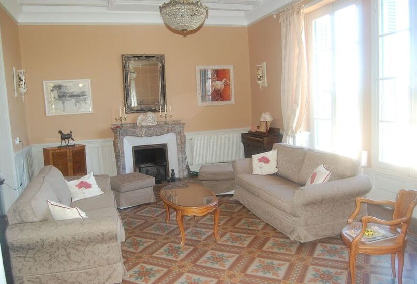 ペンション Château Coquelicot