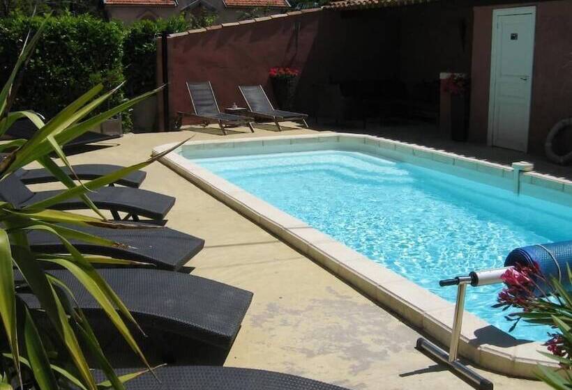 ペンション Château Coquelicot