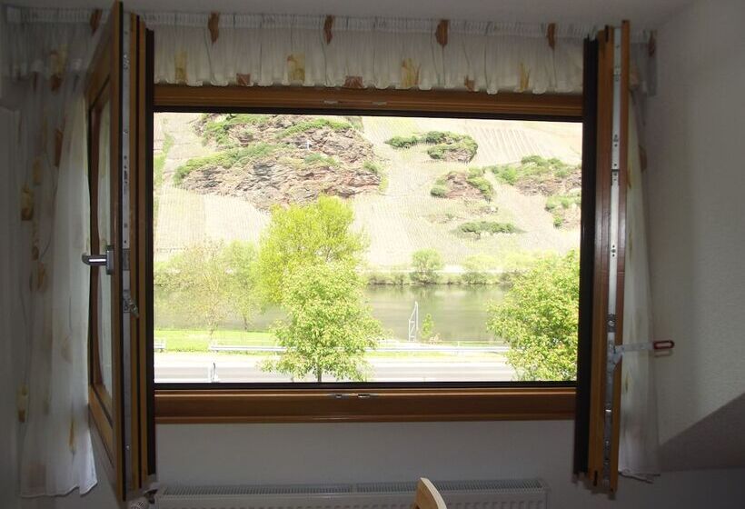 ペンション Weingut & Gastehaus Kaufmannschneider