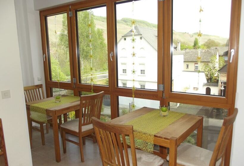 ペンション Weingut & Gastehaus Kaufmannschneider