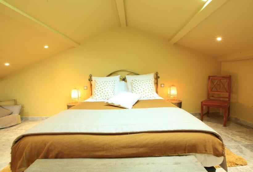 تختخواب و صبحانه Chambres D  Hôtes Les Ormes