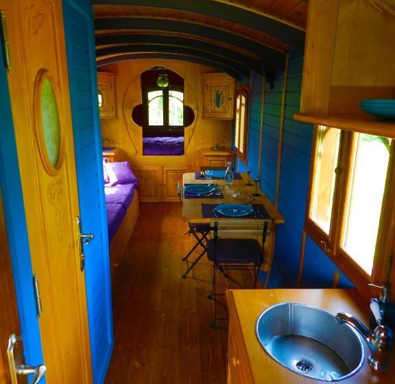 住宿加早餐  Une Roulotte Et Des Chevaux