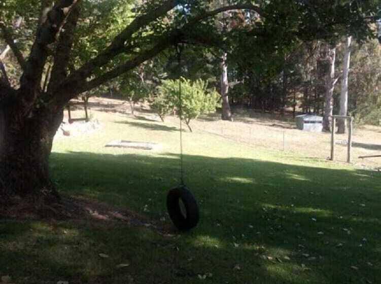 호텔 Guyra Summit Caravan Park