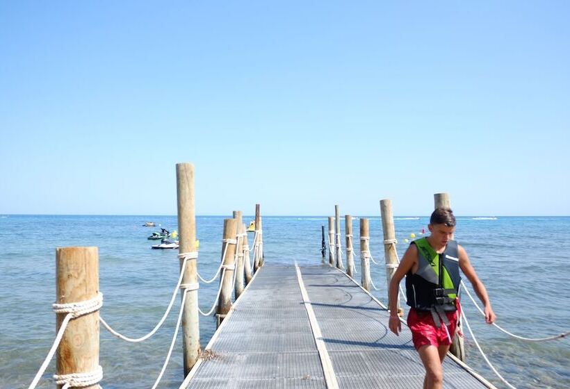 فندق Playa Montroig Camping Resort