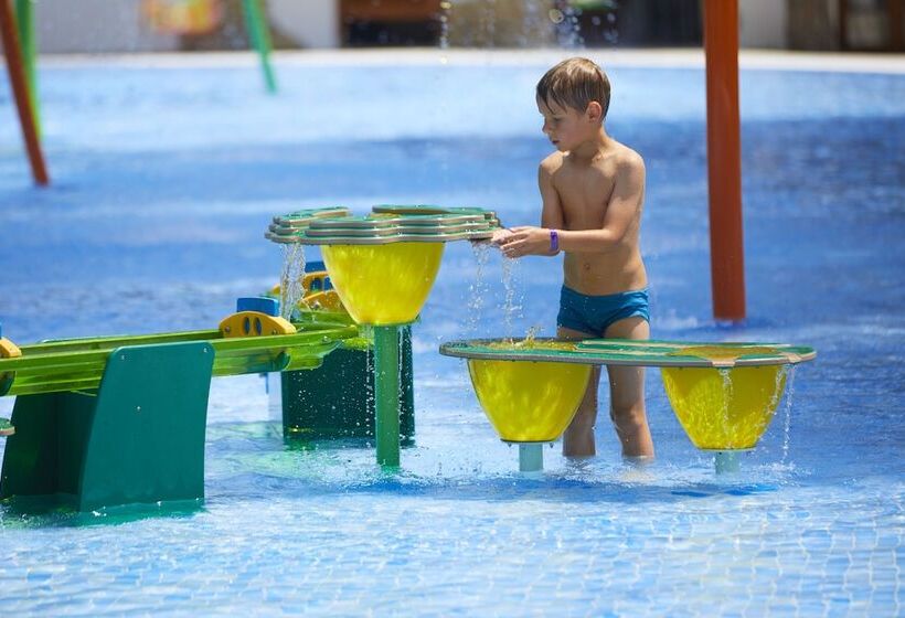 ホテル Playa Montroig Camping Resort
