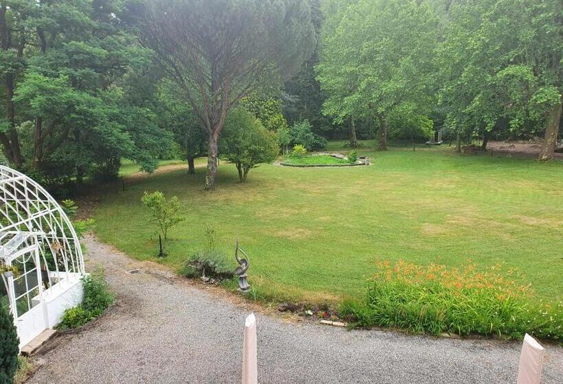 膳宿费 Chateau De Viviez