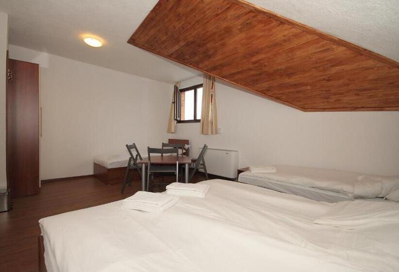 Пансион Yan Bibiyan Guest House