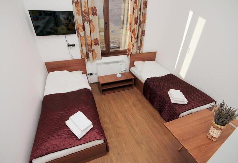 פנסיון Yan Bibiyan Guest House