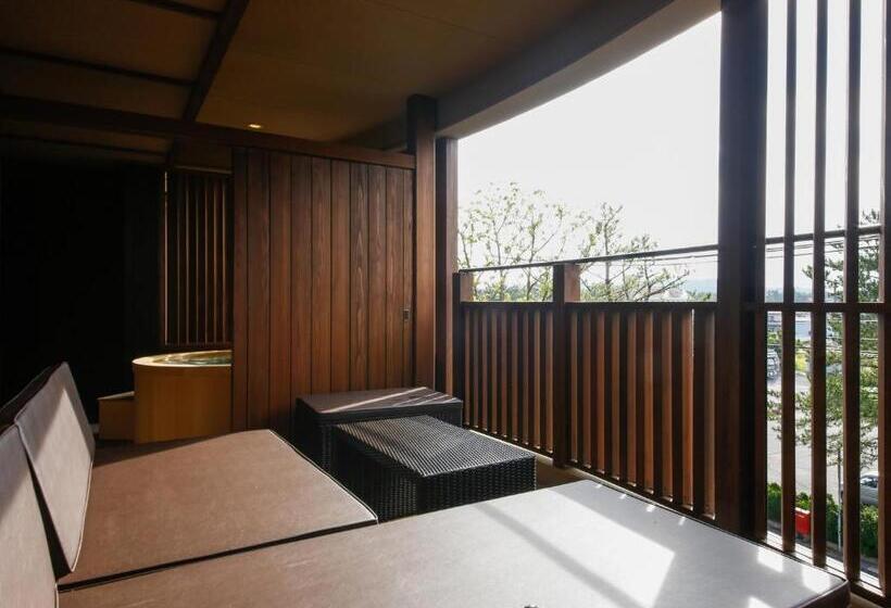 ریوکان Awaji Hamarikyu Takumi