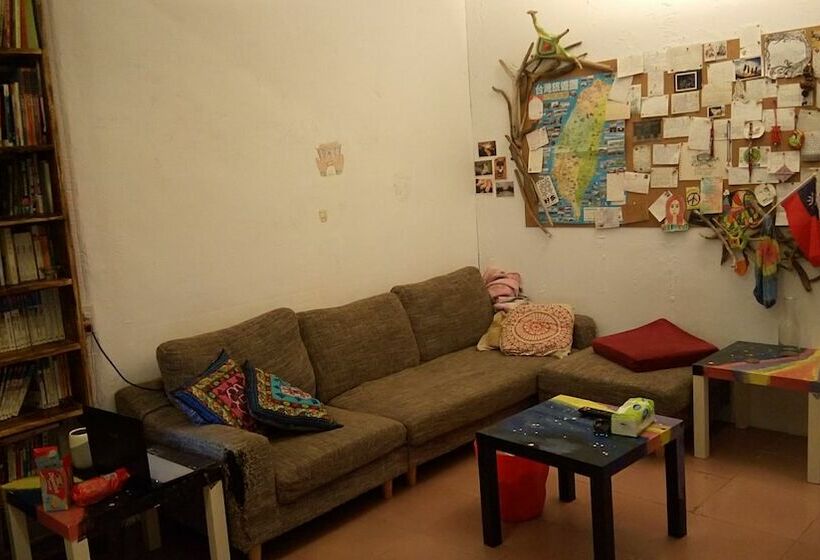 Wave Elephant Backpacker Hostel