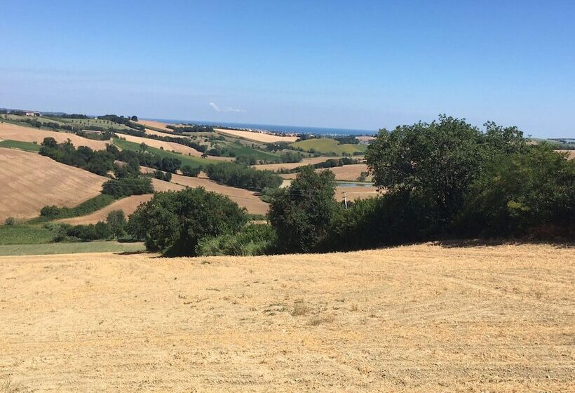 Apartment In Restored Farmhouse, Beautiful Views Over The Hills And Pool