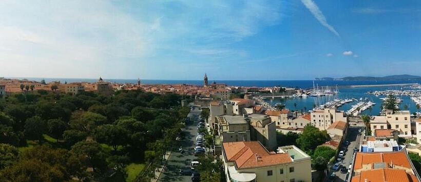 تختخواب و صبحانه Alghero Roof Garden