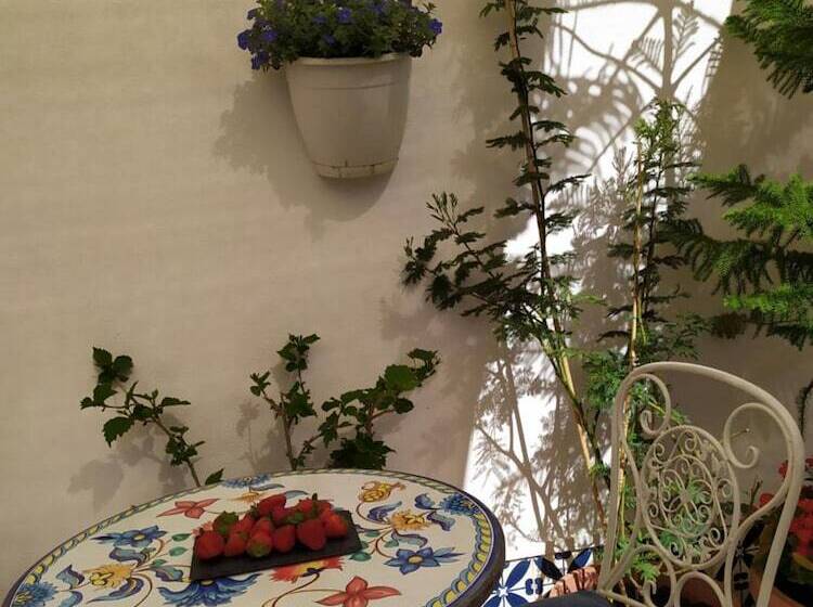 تختخواب و صبحانه Alghero Roof Garden
