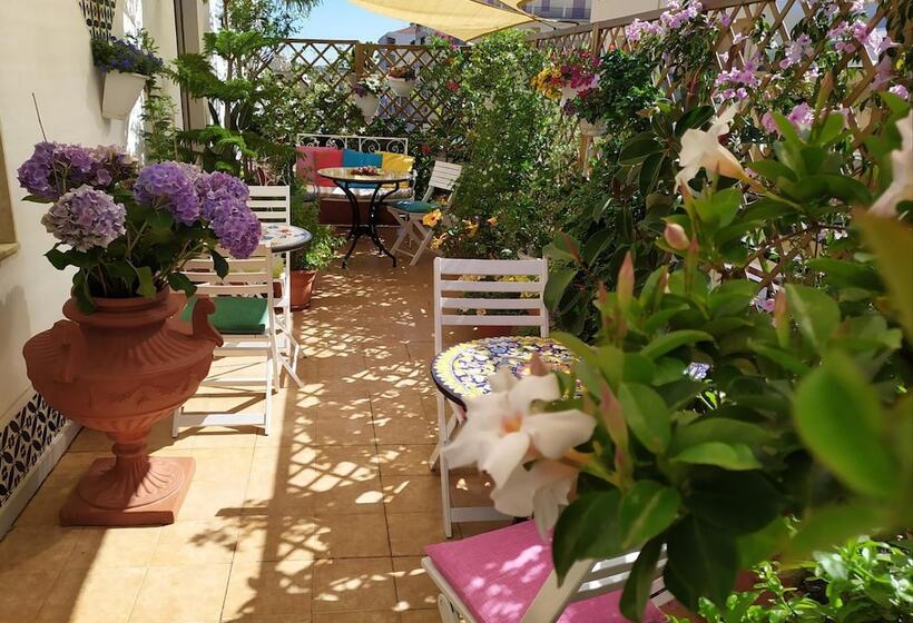 تختخواب و صبحانه Alghero Roof Garden