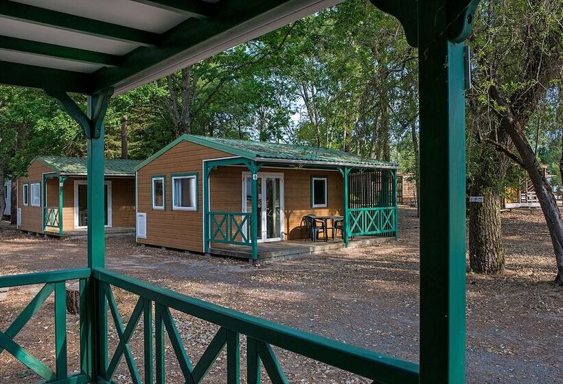 בית מלון כפרי Camping Le Chenal