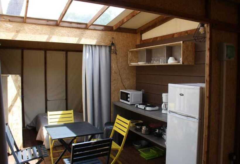 هتل Camping Le Chenal