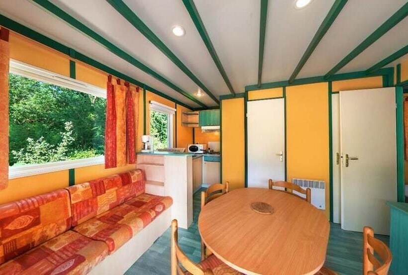 בית מלון כפרי Camping Le Chenal