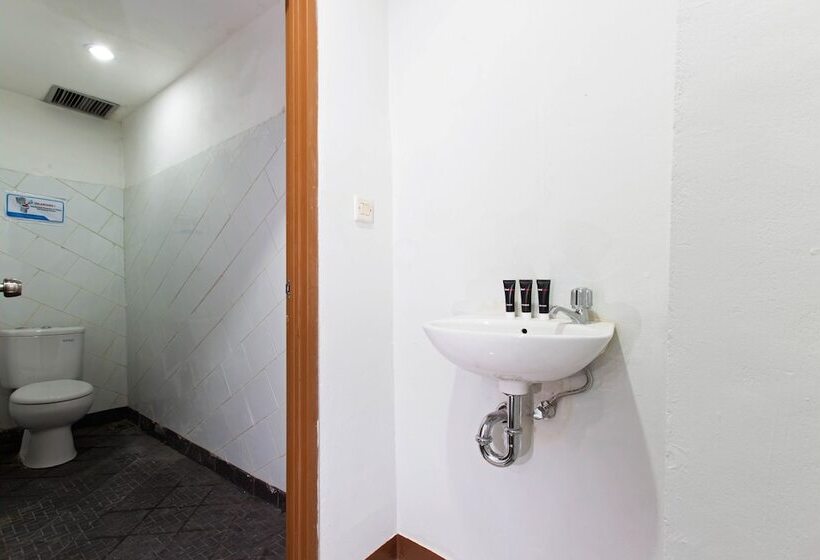 בית מלון כפרי Reddoorz @ Cideng