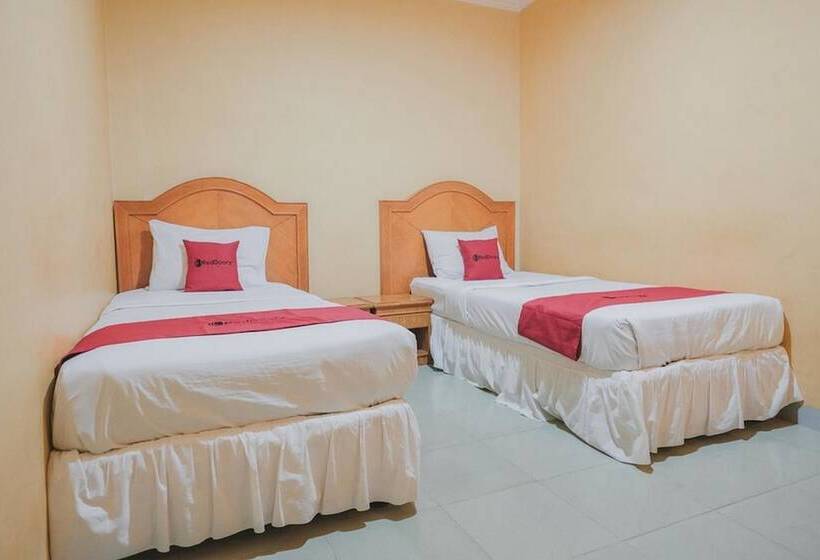 هتل Reddoorz Plus Near Tugu Tari Thehok Jambi
