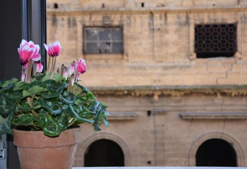 پانسیون My Way   Rooms   Palazzo San Matteo
