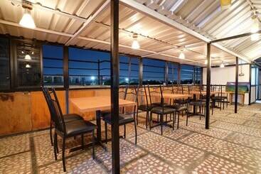 هتل Capital O 46832 Gaayatri Residency