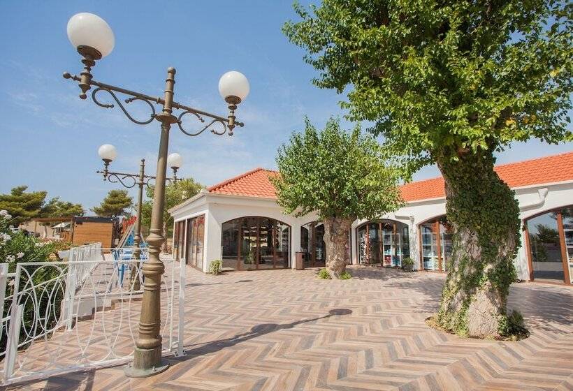 Отель Happy Camp In Amadria Park Camping Trogir