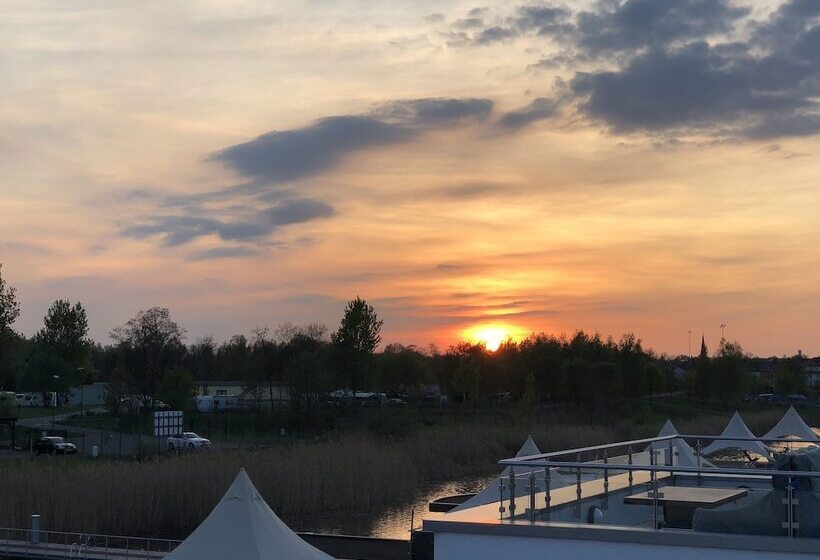 هتل Hausboot Harmonie
