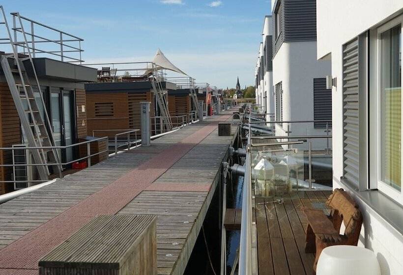هتل Hausboot Harmonie