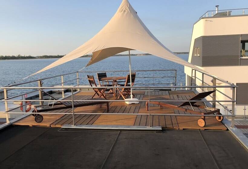 هتل Hausboot Harmonie