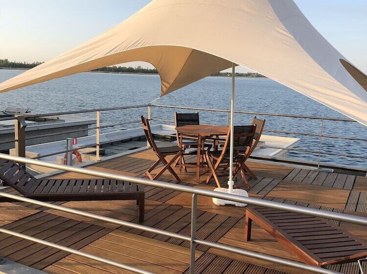هتل Hausboot Harmonie