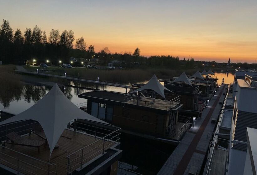 هتل Hausboot Harmonie