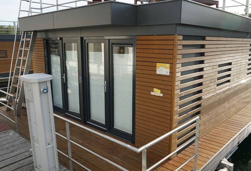هتل Hausboot Harmonie