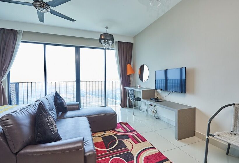 هتل Oyo Home 89316 Special Studio Setia Alam Trefoil