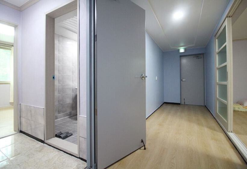 פנסיון Muju Haebaragi Hostel