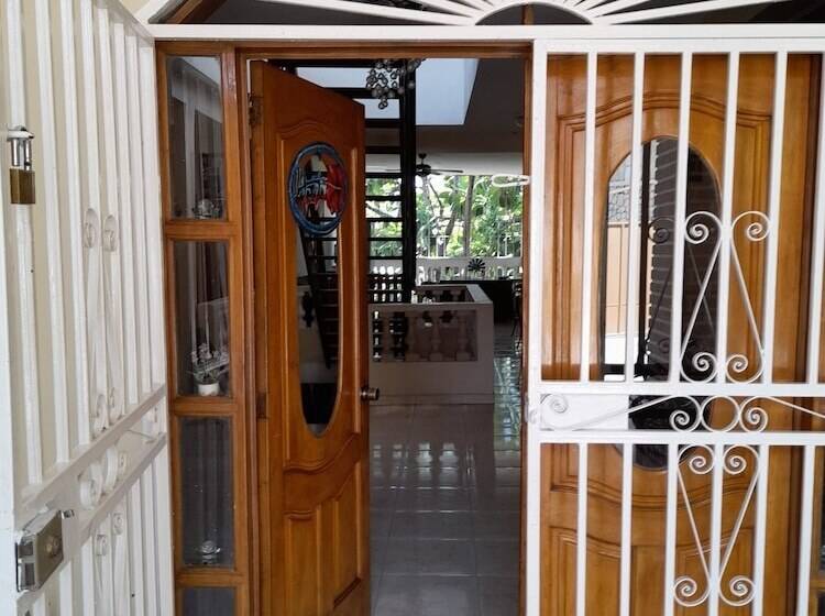 پانسیون Star House