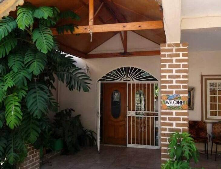 پانسیون Star House
