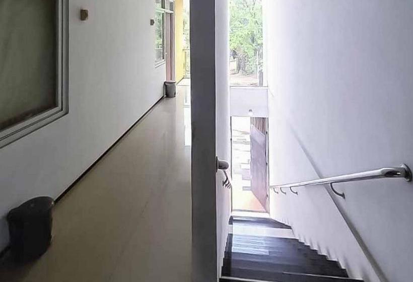 هتل Aimer Guest House Syariah Mitra Reddoorz