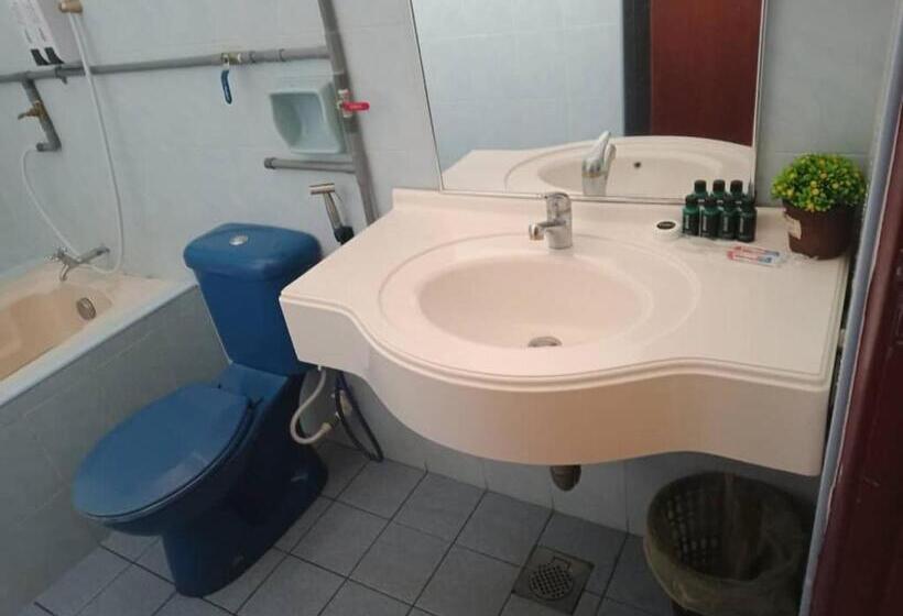 هتل Apartment Teluk Batik
