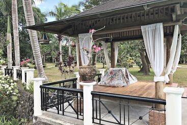 هتل Overlooking Lagoon At Sitio De Amor