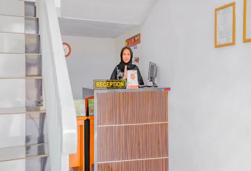 Отель Oyo 90086 Pondok Tasyiq Guest House