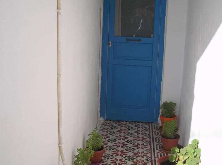 پانسیون Popi Studios