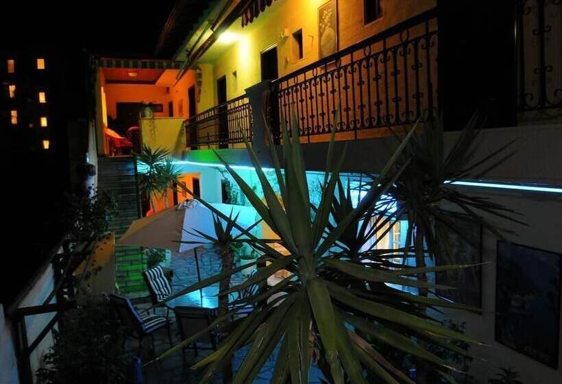 پانسیون Welcome To Hotel Petunia, In Neos Marmaras,xalkidiki ,greece, Triple Room 1