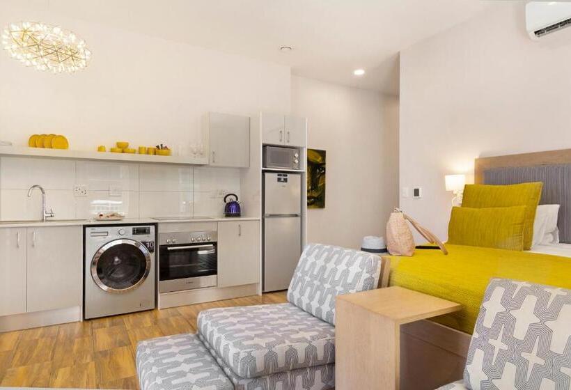 Urban Oasis Apart